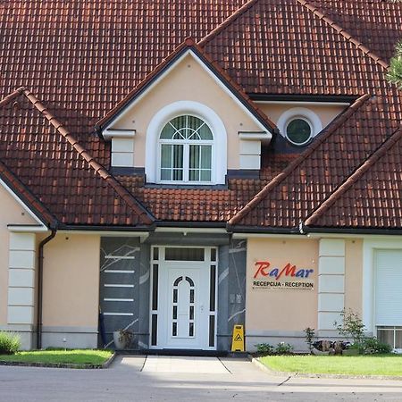 Apartmaji In Sobe Ramar Straza Exteriör bild