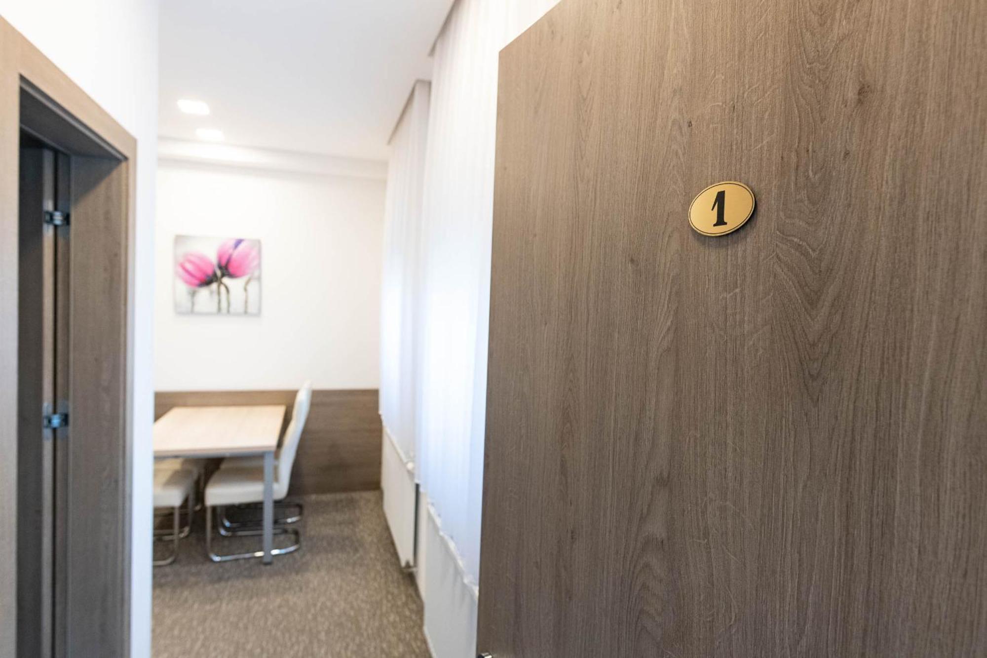Apartmaji In Sobe Ramar Straza Exteriör bild