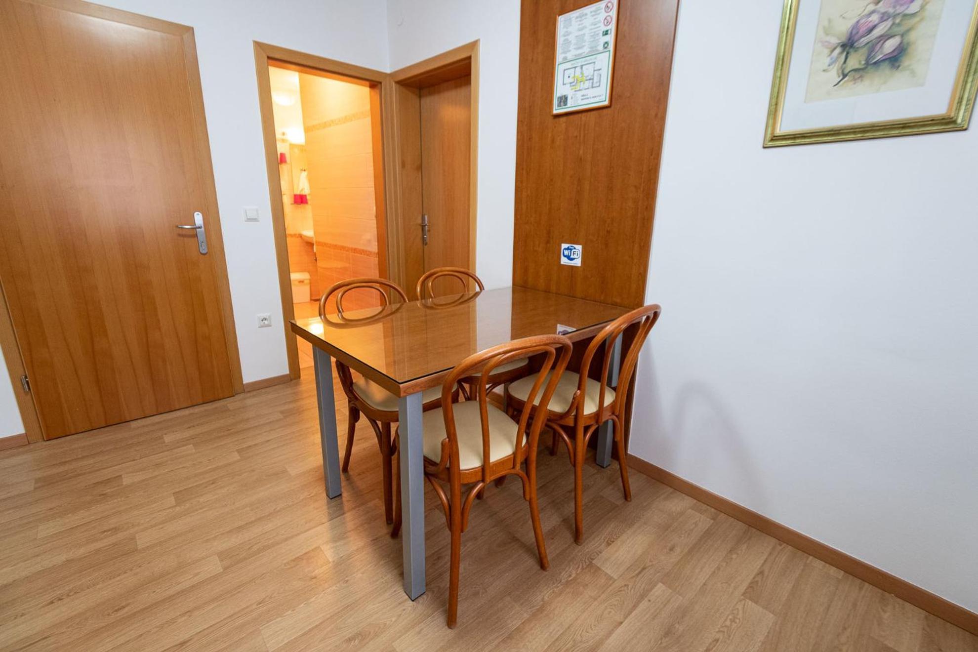 Apartmaji In Sobe Ramar Straza Exteriör bild