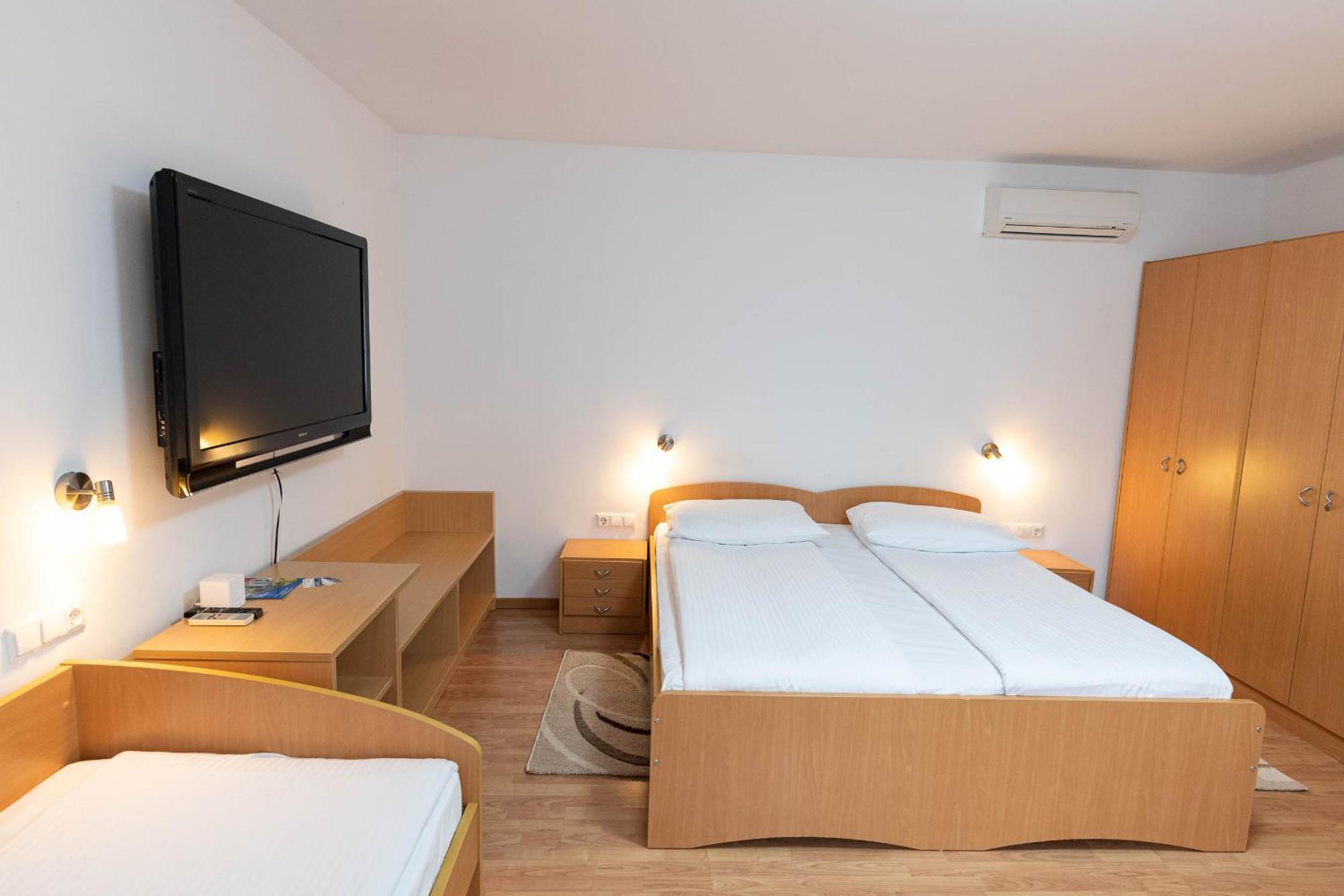 Apartmaji In Sobe Ramar Straza Exteriör bild