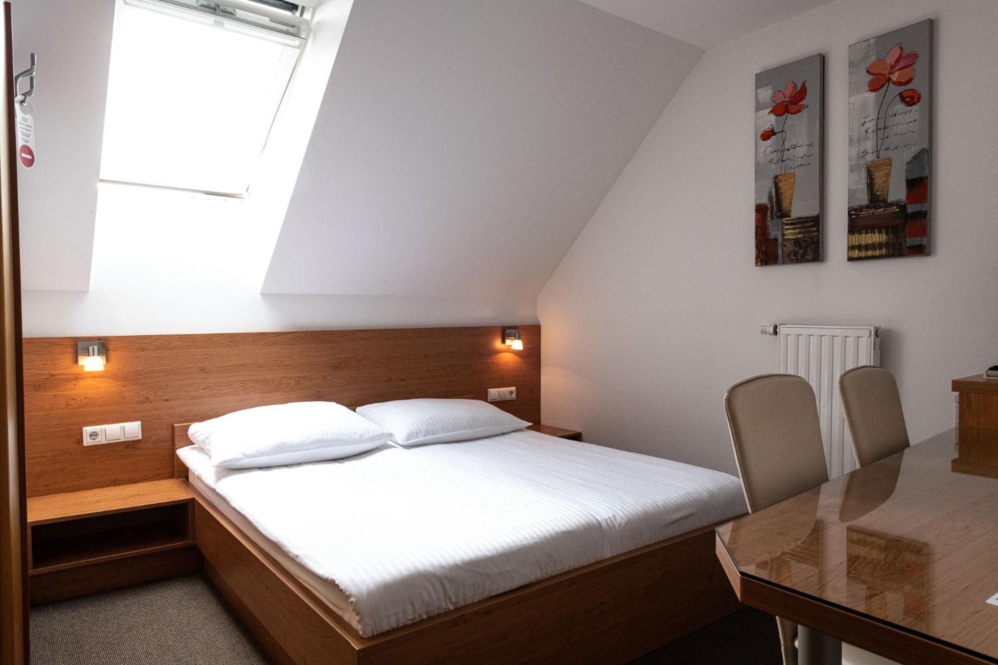Apartmaji In Sobe Ramar Straza Exteriör bild