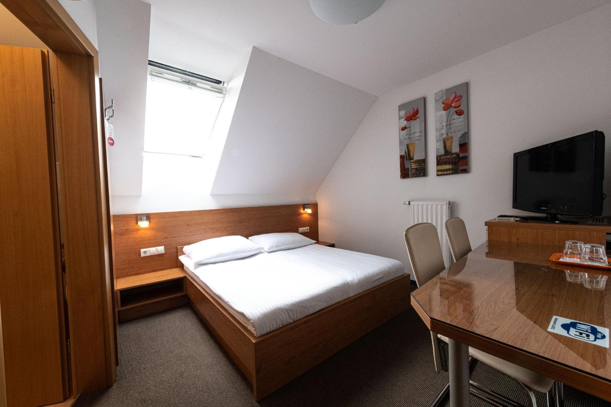 Apartmaji In Sobe Ramar Straza Exteriör bild