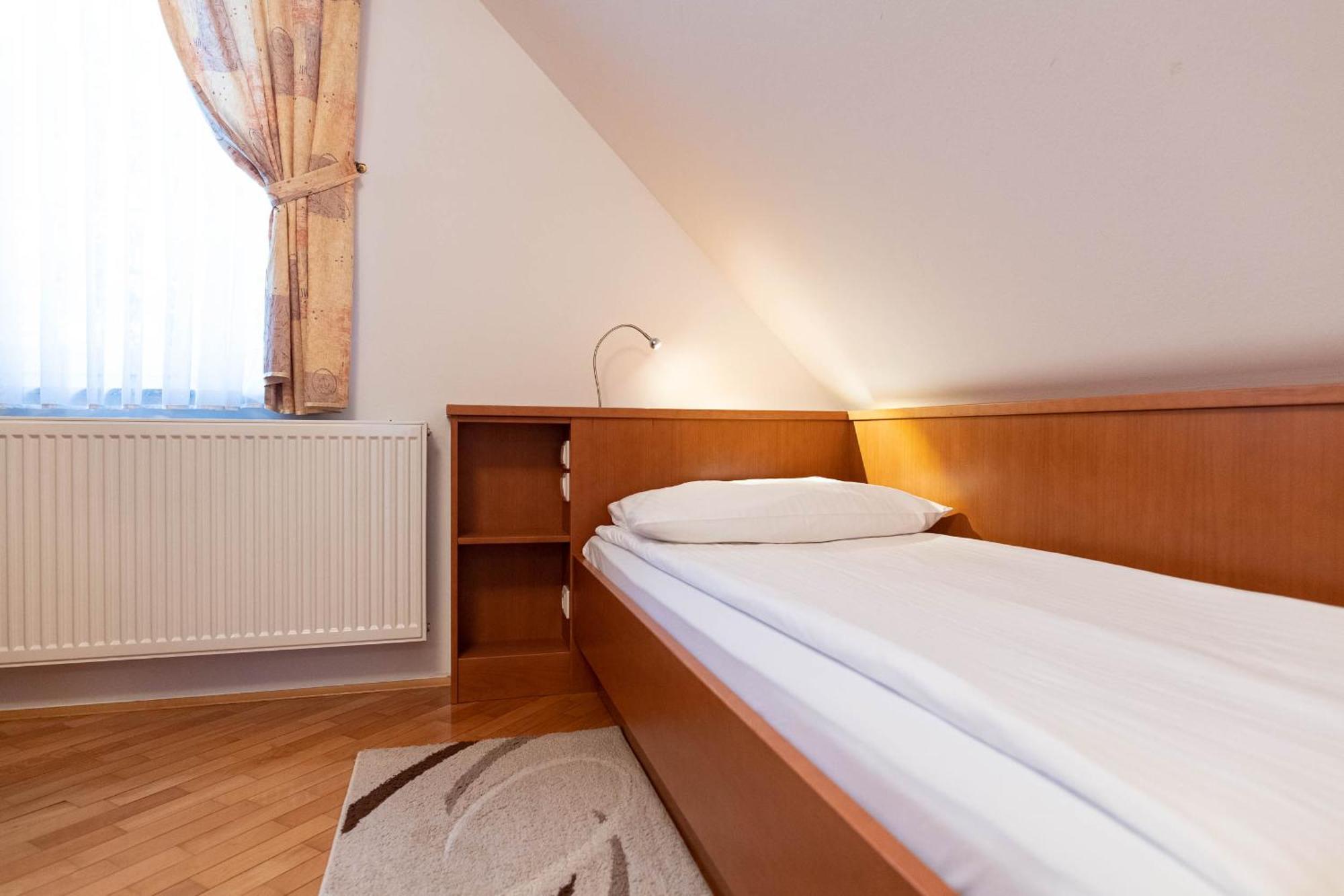 Apartmaji In Sobe Ramar Straza Exteriör bild